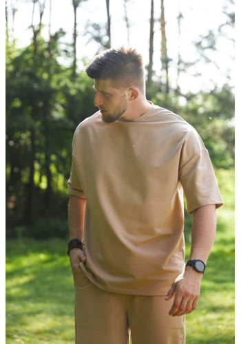 Men's suit shorts and T-shirt beage