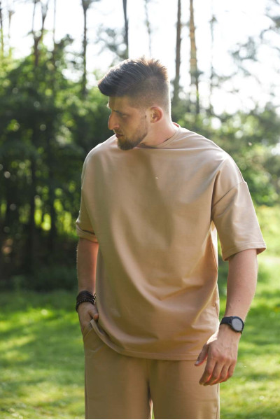 Men's suit shorts and T-shirt beage