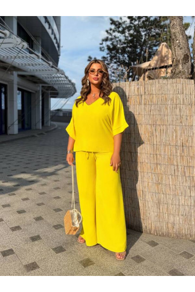 Жіночий костюм жовтий